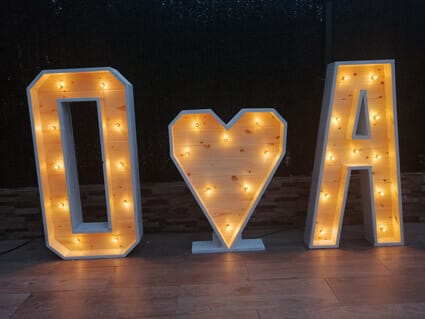 Alquiler de letras gigantes de madera y luz para bodas y eventos envio a toda españa letras de madera letras xxl